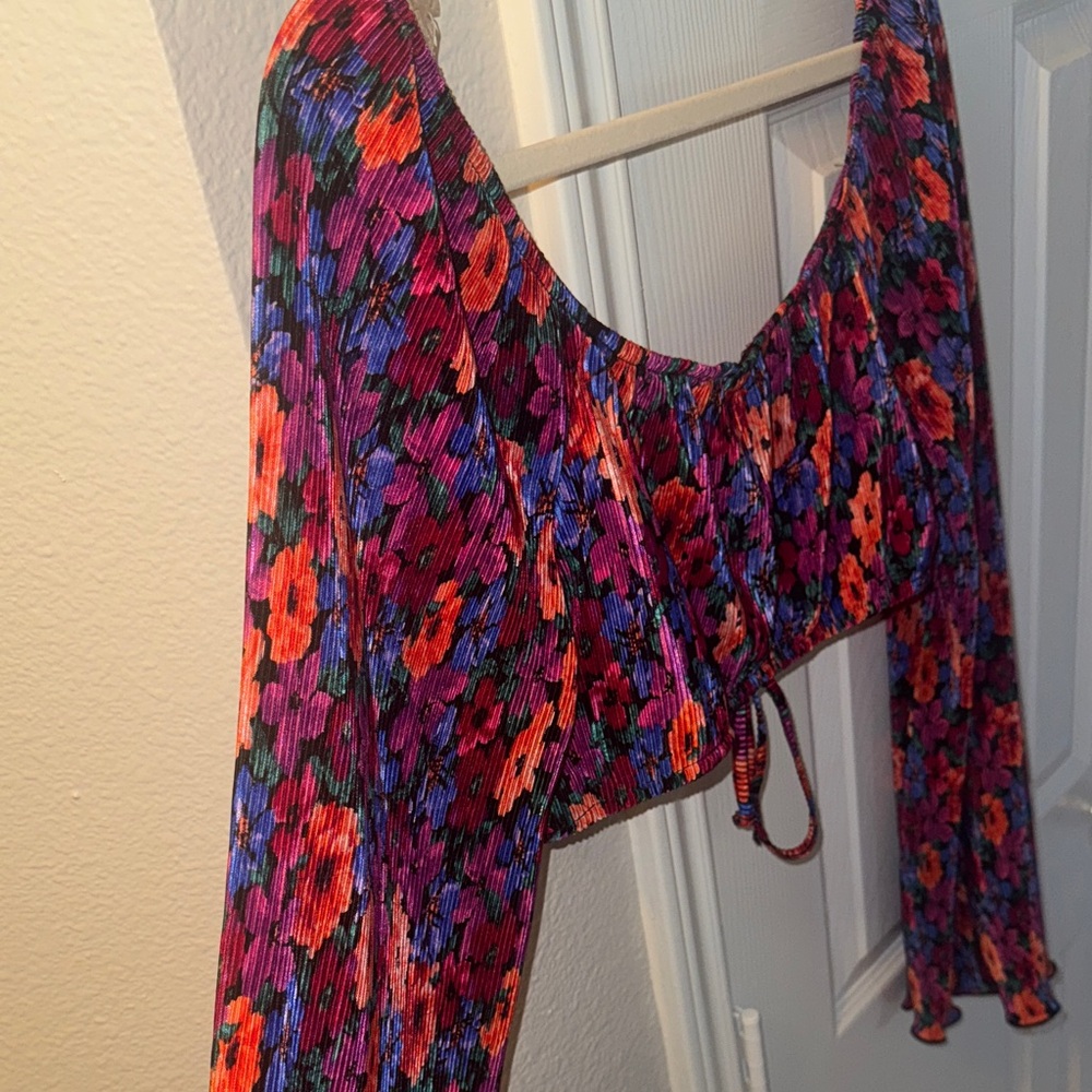 Wild Fable Red and Blue Floral Crop Top - Picture 5 of 5